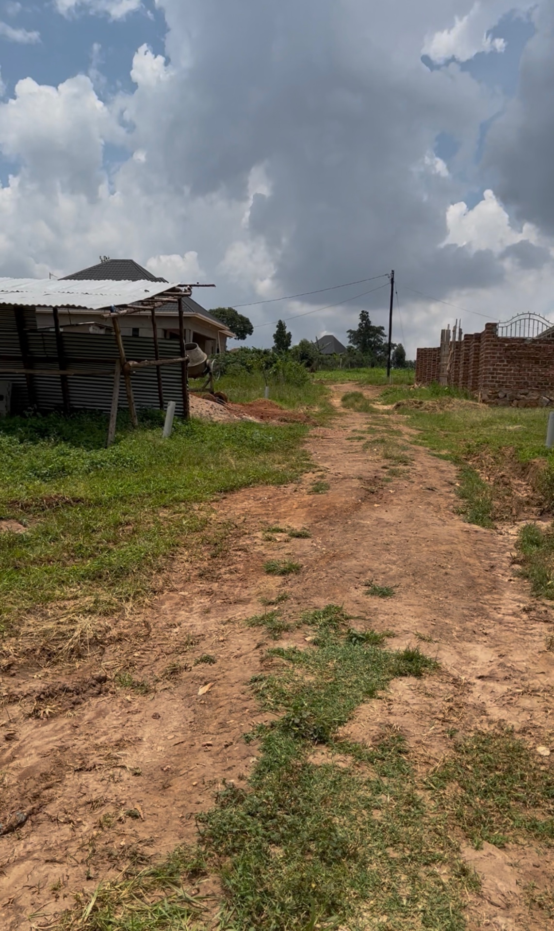 Kakiri Simbamanyo — Hoima Road