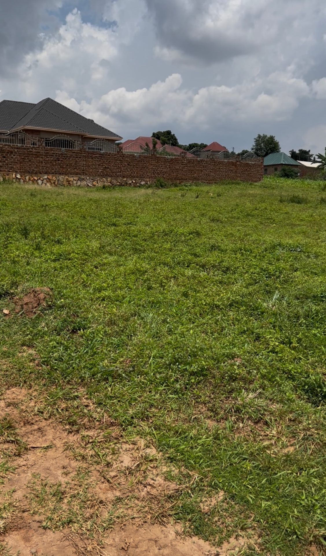 Wakiso Mabombwe — Hoima Road